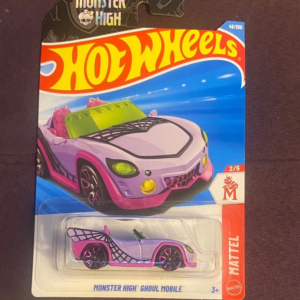 Hot Wheels Monster High Ghoul Mobile - Pink and Green